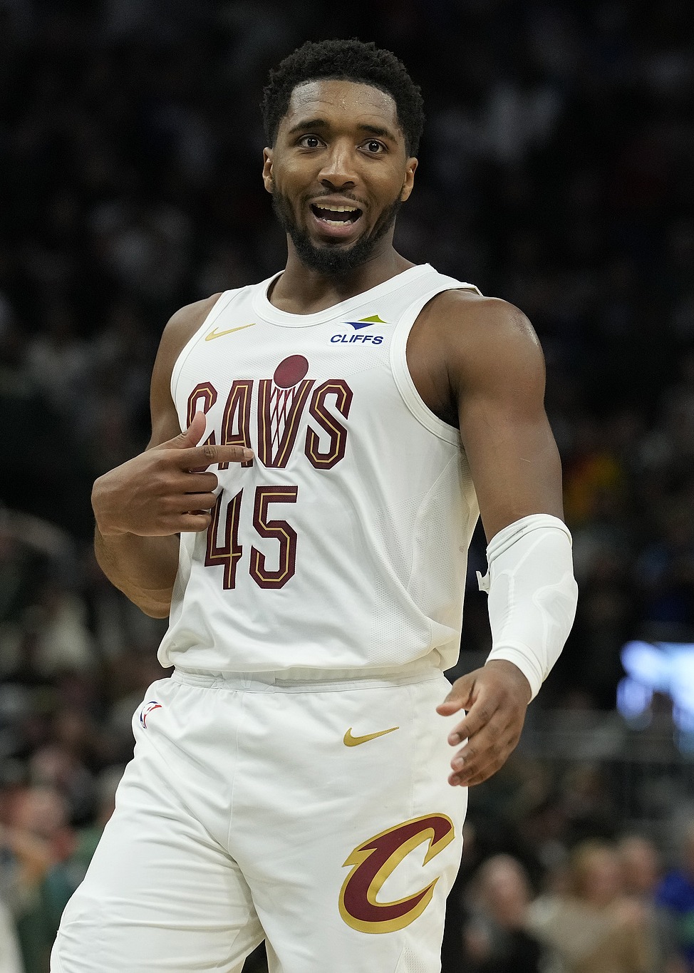 法国杯冲刺阶段再迎强敌，密尔沃基雄鹿状态回暖，主帅态度：压力陡增，球队文化再被提及的简单介绍