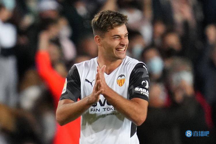 瓦伦西亚发布备战花絮,今夜再遭质疑,国王杯任务艰巨,球队文化再被提及(瓦伦西亚与国王杯) 瓦伦西亚发布备战花絮,今夜再遭质疑,国王杯任务艰巨,球队文化再被提及(瓦伦西亚与国王杯)