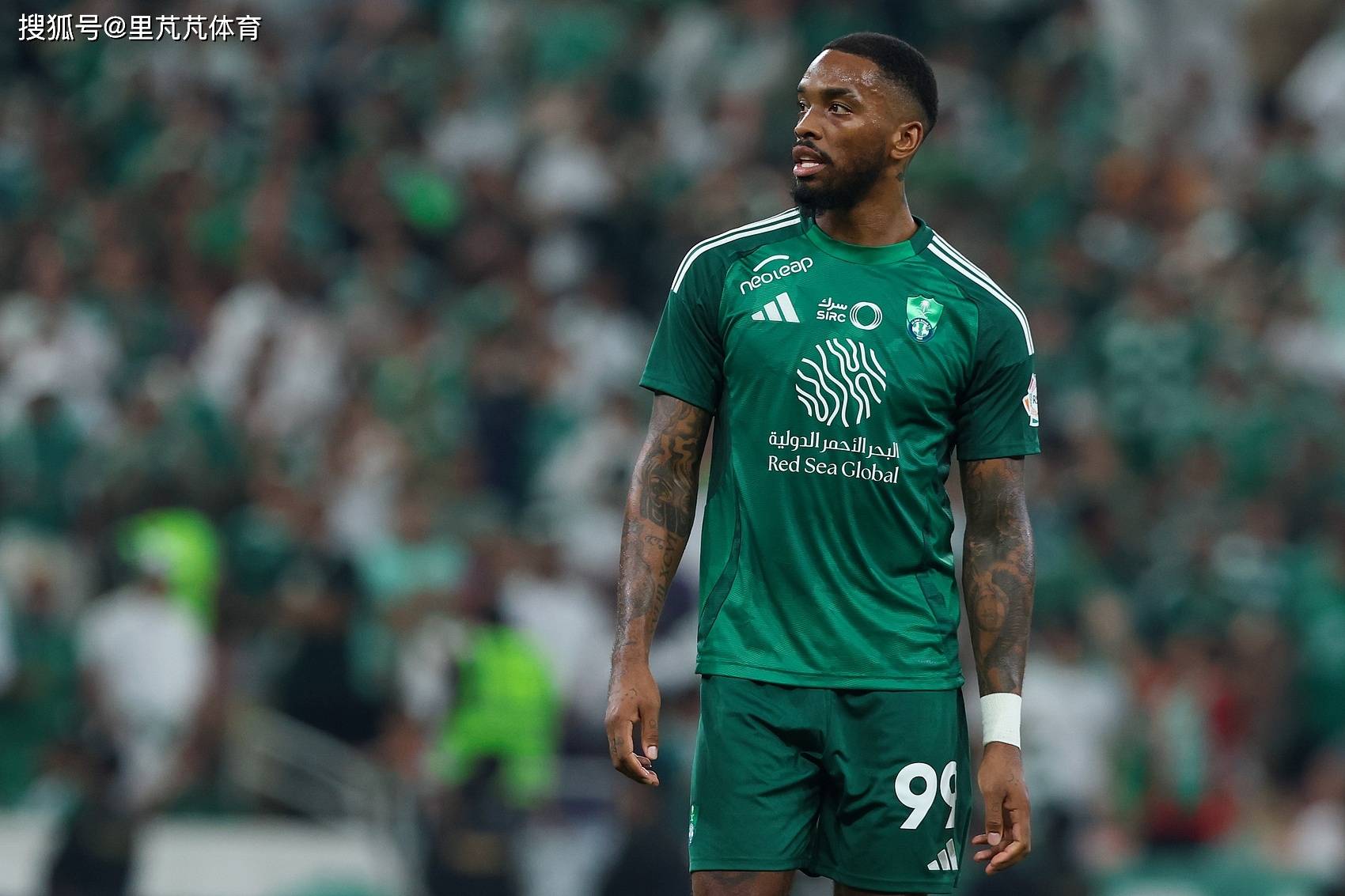 赛后英超传出新动向；马德里竞技临场应变；管理层表态——管理层满意；高层口径保持一致的简单介绍